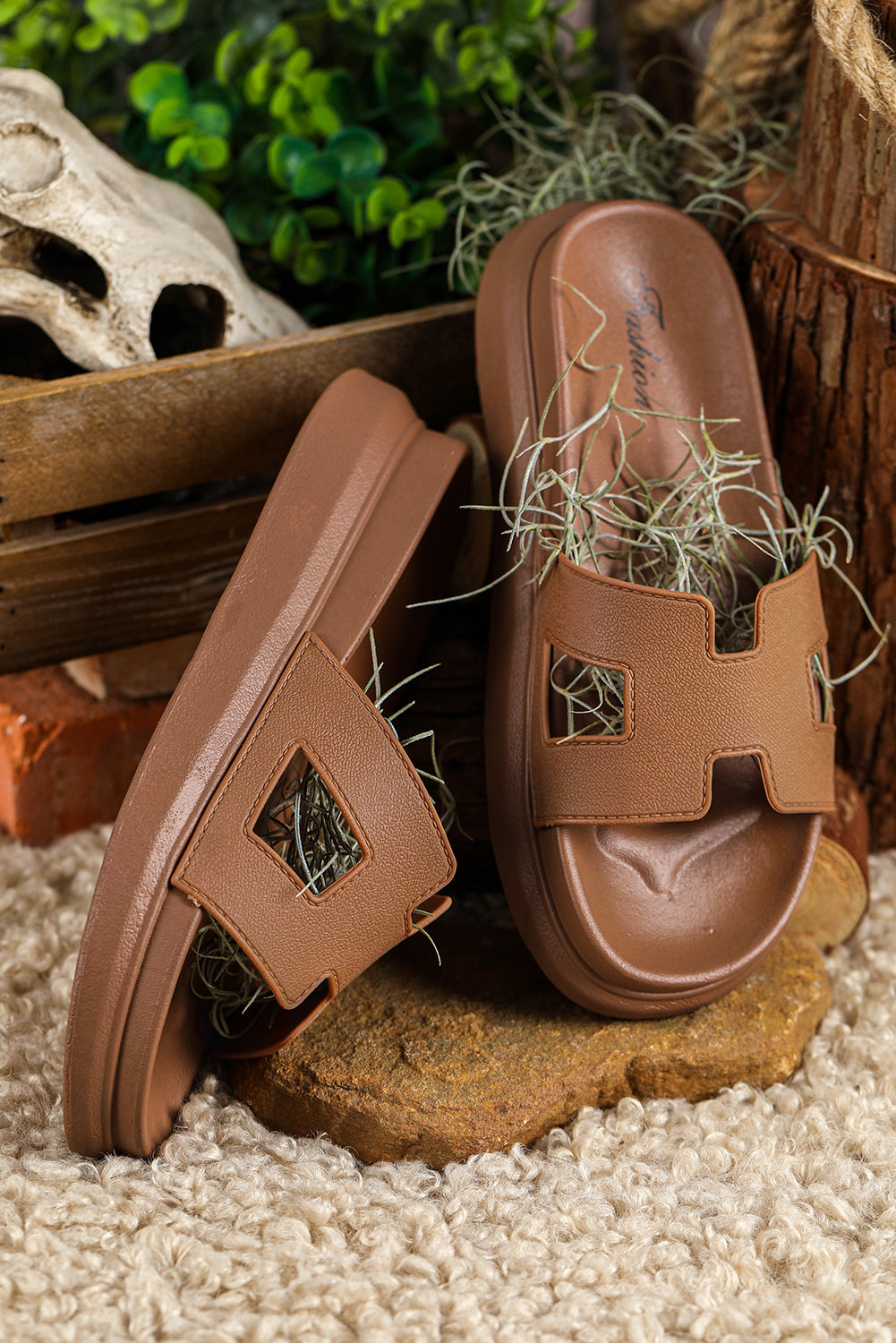 Chic Orthopedic Women's Slippers with Trendy Cut-Out Design | Stylish Comfort for Everyday Wear
