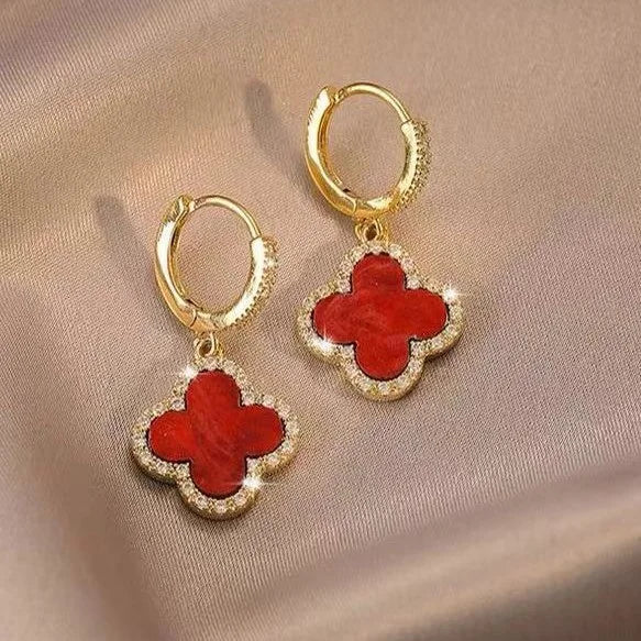 Clara Collection | Gold Clover Earrings with Symbolic Design | Stylish Accessory for Women