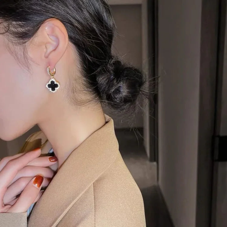 Clara Collection | Gold Clover Earrings with Symbolic Design | Stylish Accessory for Women
