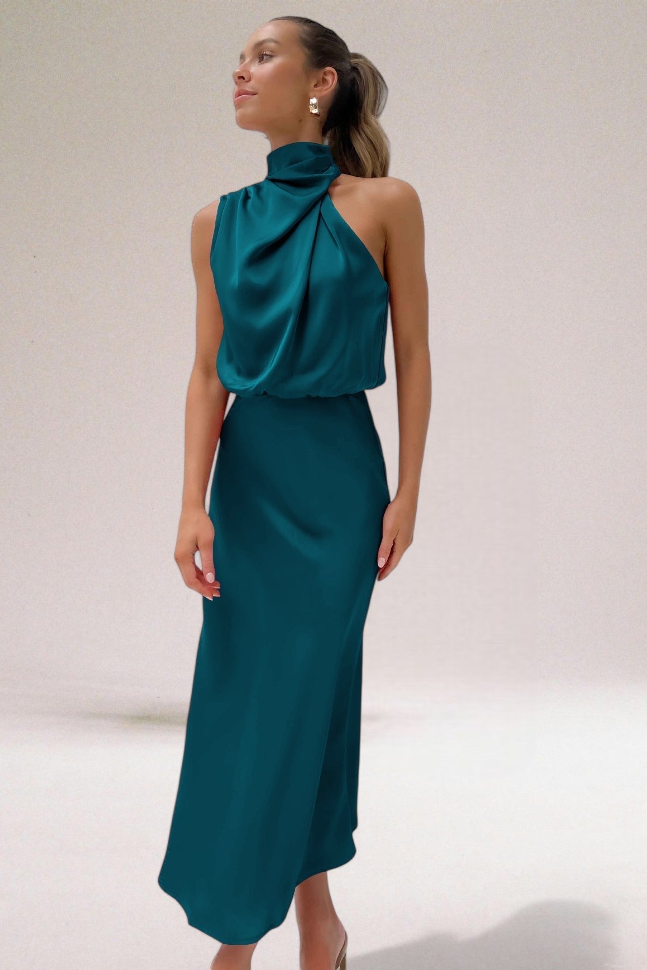Women’s Halter Neck Formal Maxi Dress – Elegant Evening Gown with Luminous Fabric