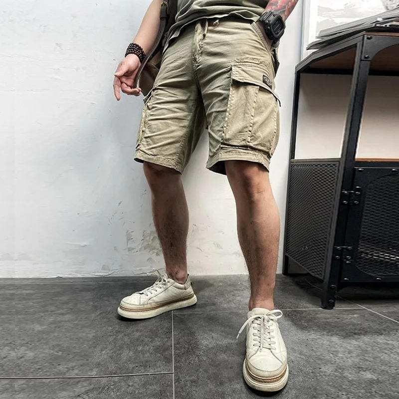 Men's cotton-stretch cargo shorts with six pockets, knee-length fit