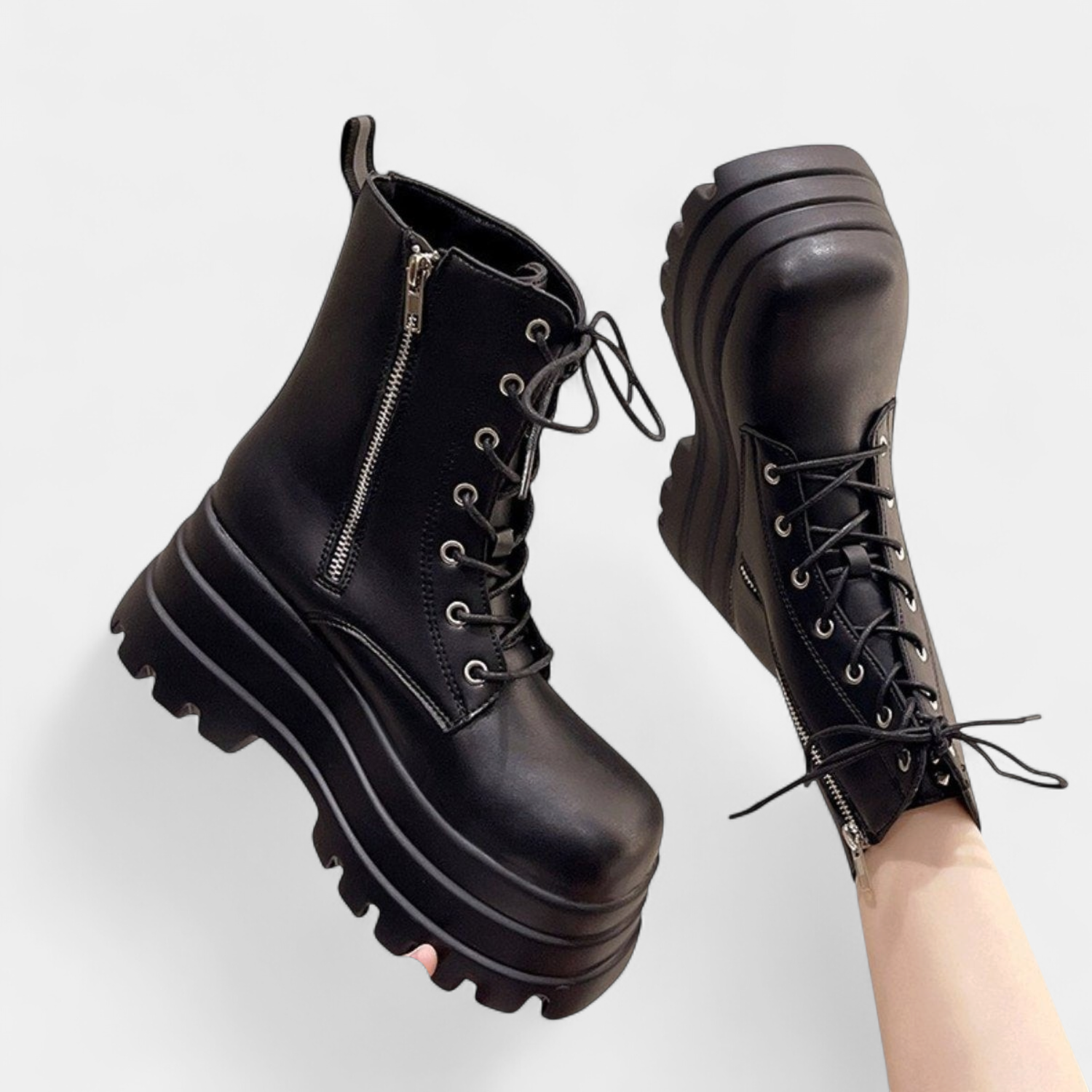 Combat platform boot back view