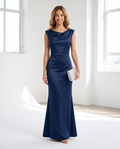 Satin-Abendkleid im Meerjungfrau-Schnitt – Wasserfallausschnitt, bodenlang